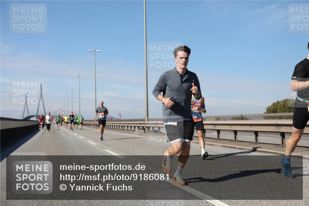 03.10.2025 - Köhlbrandbrückenlauf Yannick Fuchs http://msf.ph/oto/9186081 03.10.2025 11:44:06 Position 3  meine-sportfotos.de