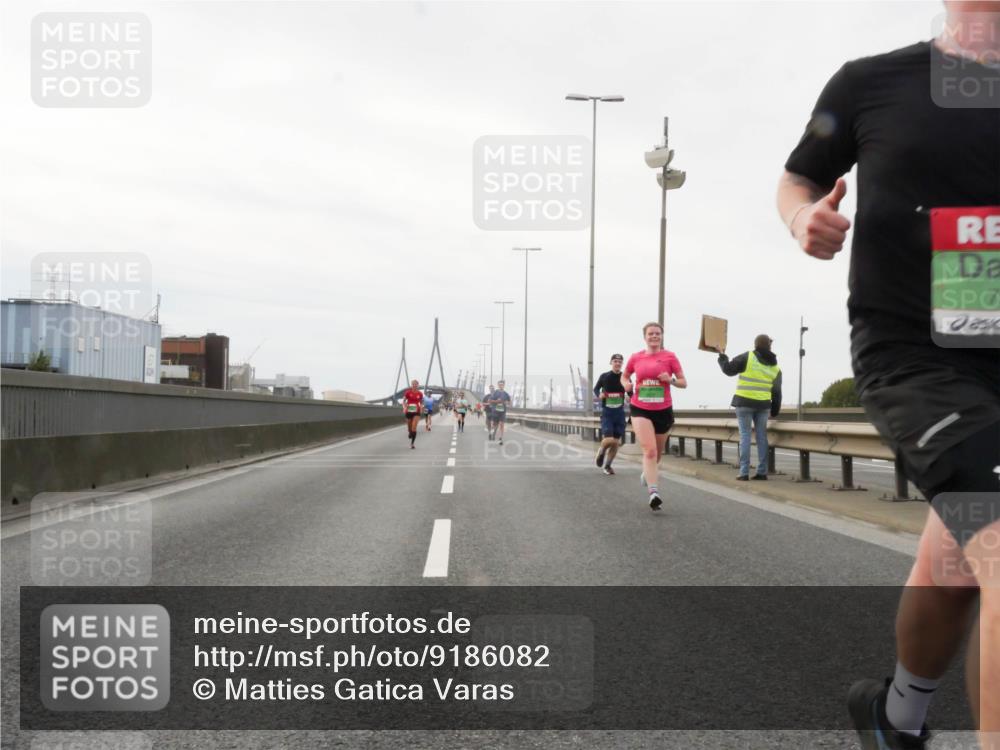 03.10.2025 - Köhlbrandbrückenlauf Matties Gatica Varas http://msf.ph/oto/9186082 03.10.2025 15:44:49 Position 3 7 meine-sportfotos.de