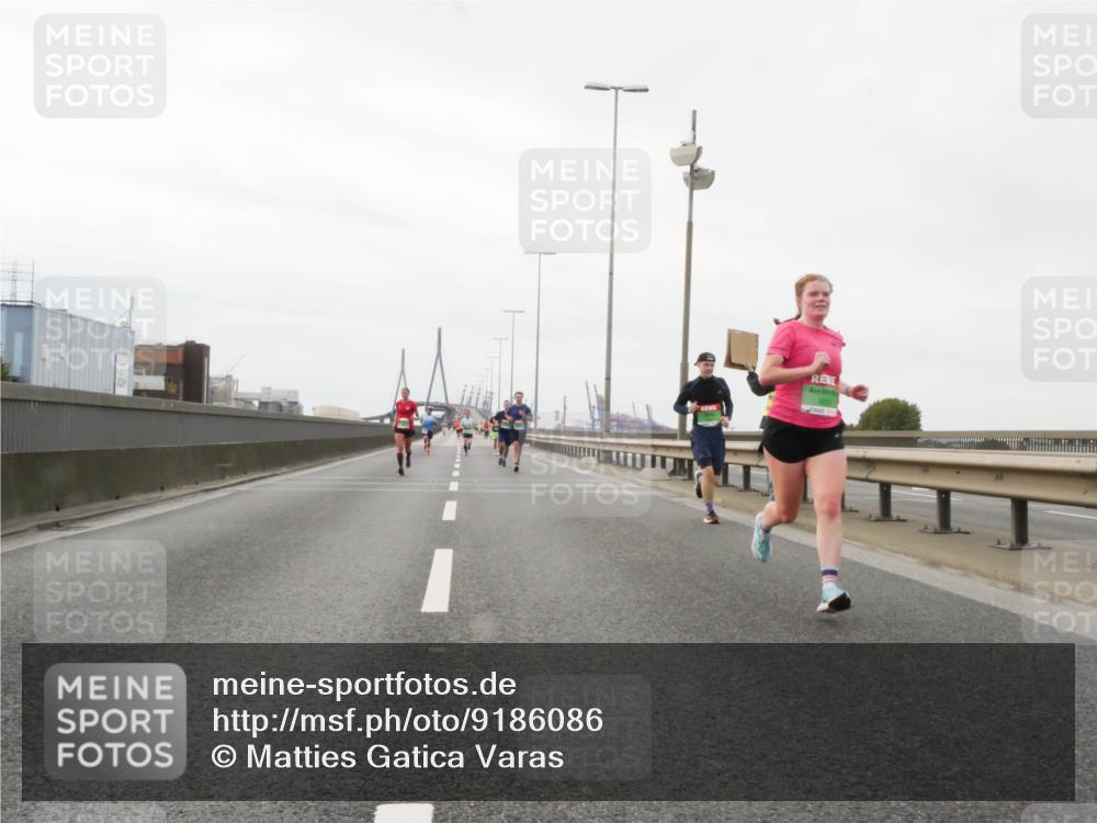 03.10.2025 - Köhlbrandbrückenlauf Matties Gatica Varas http://msf.ph/oto/9186086 03.10.2025 15:44:50 Position 3  meine-sportfotos.de