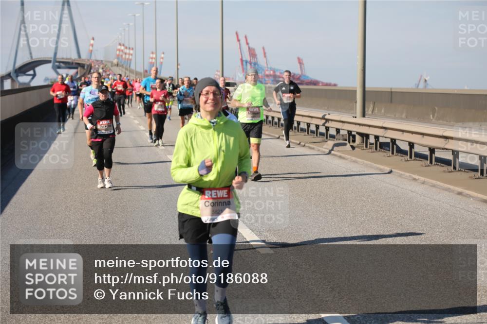 03.10.2025 - Köhlbrandbrückenlauf Yannick Fuchs http://msf.ph/oto/9186088 03.10.2025 12:05:18 Position 3 5821 meine-sportfotos.de
