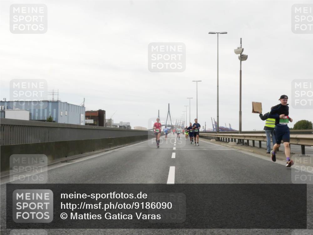 03.10.2025 - Köhlbrandbrückenlauf Matties Gatica Varas http://msf.ph/oto/9186090 03.10.2025 15:44:51 Position 3  meine-sportfotos.de