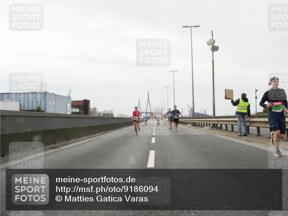 03.10.2025 - Köhlbrandbrückenlauf Matties Gatica Varas http://msf.ph/oto/9186094 03.10.2025 15:44:52 Position 3  meine-sportfotos.de