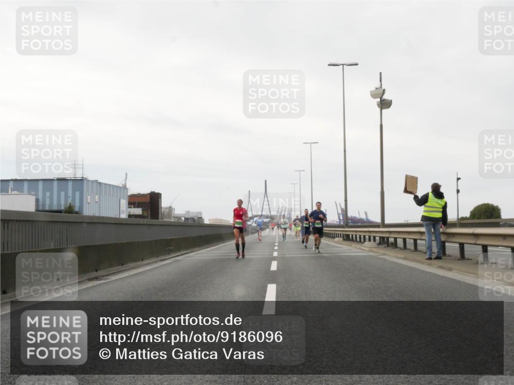 03.10.2025 - Köhlbrandbrückenlauf Matties Gatica Varas http://msf.ph/oto/9186096 03.10.2025 15:44:52 Position 3  meine-sportfotos.de