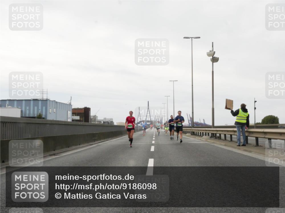 03.10.2025 - Köhlbrandbrückenlauf Matties Gatica Varas http://msf.ph/oto/9186098 03.10.2025 15:44:53 Position 3  meine-sportfotos.de