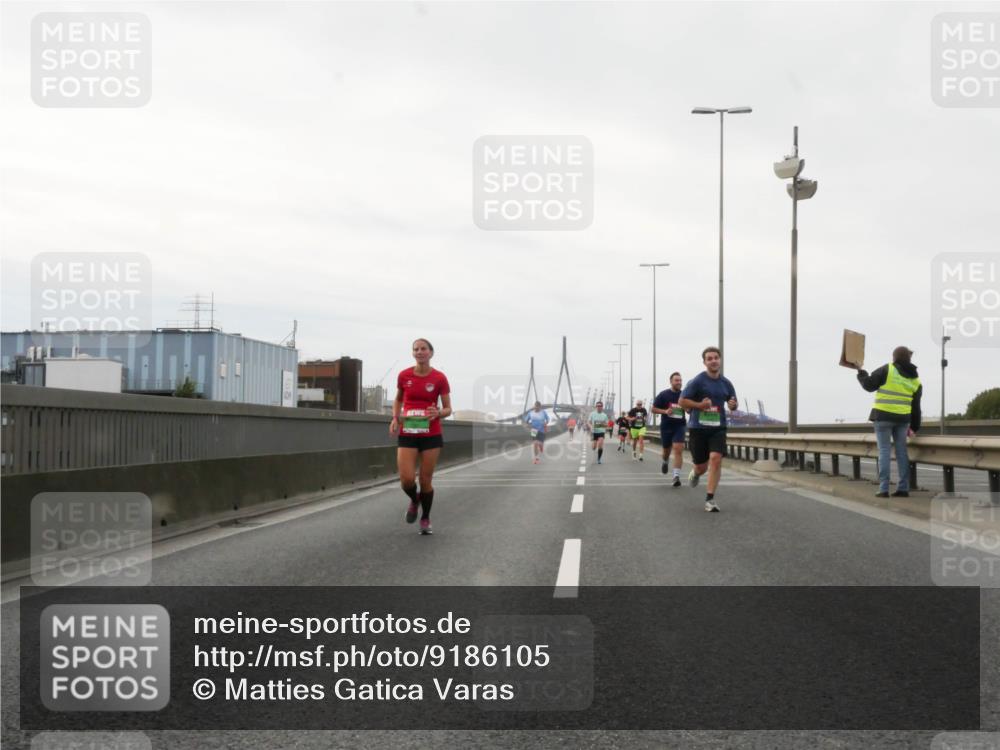03.10.2025 - Köhlbrandbrückenlauf Matties Gatica Varas http://msf.ph/oto/9186105 03.10.2025 15:44:54 Position 3  meine-sportfotos.de