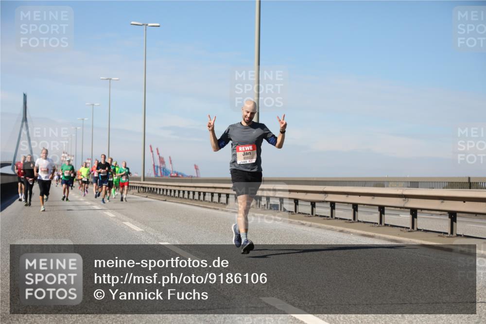 03.10.2025 - Köhlbrandbrückenlauf Yannick Fuchs http://msf.ph/oto/9186106 03.10.2025 11:44:09 Position 3 4192 meine-sportfotos.de