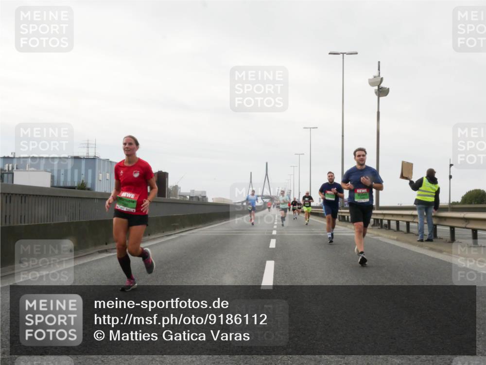 03.10.2025 - Köhlbrandbrückenlauf Matties Gatica Varas http://msf.ph/oto/9186112 03.10.2025 15:44:55 Position 3  meine-sportfotos.de