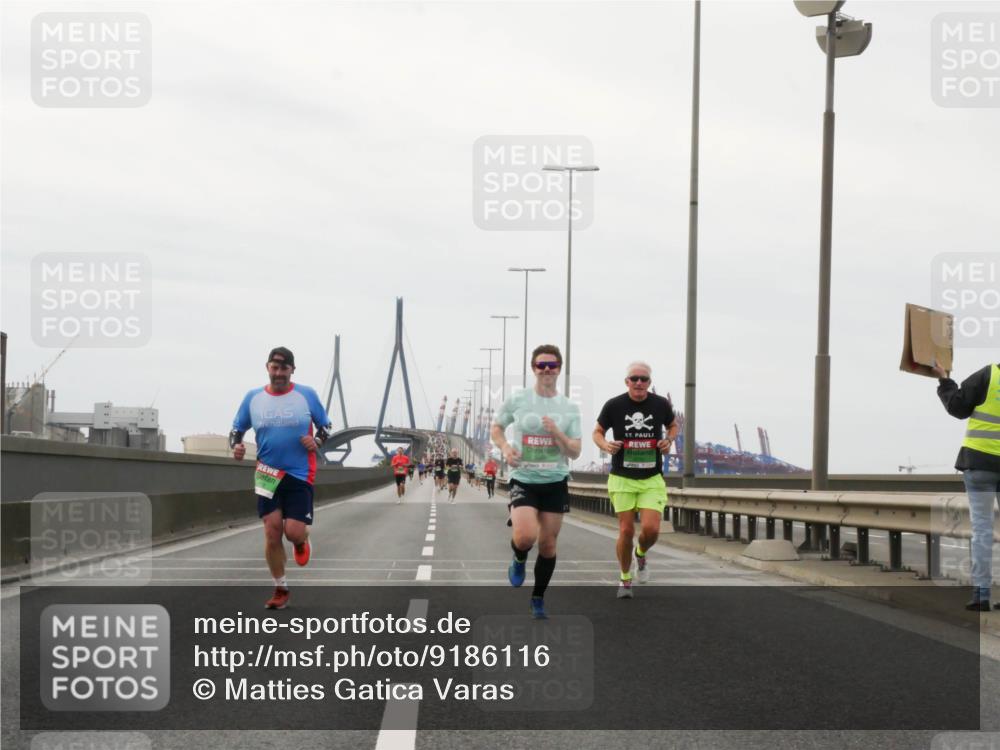 03.10.2025 - Köhlbrandbrückenlauf Matties Gatica Varas http://msf.ph/oto/9186116 03.10.2025 15:44:59 Position 3  meine-sportfotos.de