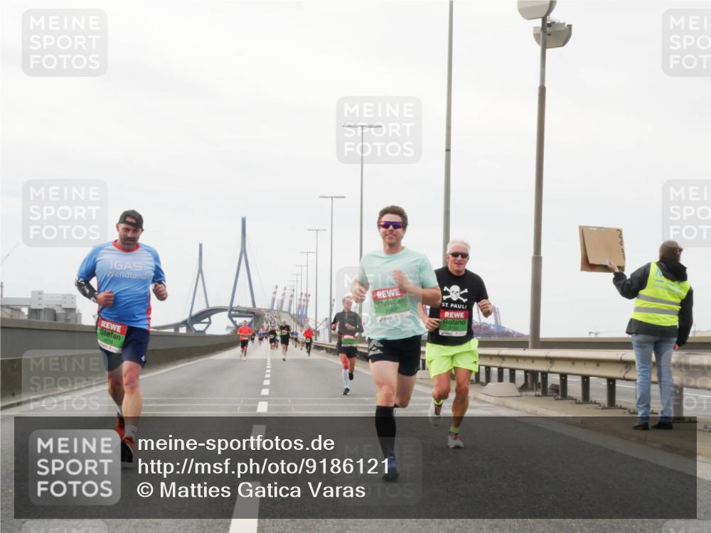 03.10.2025 - Köhlbrandbrückenlauf Matties Gatica Varas http://msf.ph/oto/9186121 03.10.2025 15:45:00 Position 3 7083 meine-sportfotos.de