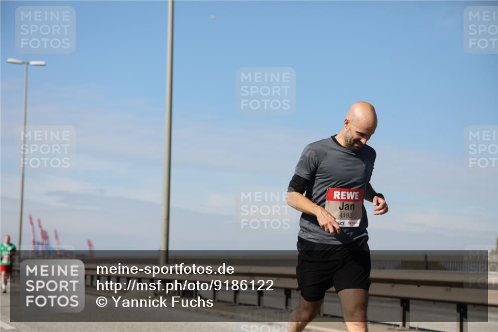 03.10.2025 - Köhlbrandbrückenlauf Yannick Fuchs http://msf.ph/oto/9186122 03.10.2025 11:44:10 Position 3 4192 meine-sportfotos.de