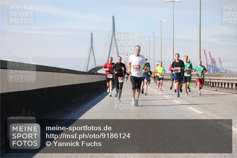03.10.2025 - Köhlbrandbrückenlauf Yannick Fuchs http://msf.ph/oto/9186124 03.10.2025 11:44:10 Position 3 4074 meine-sportfotos.de