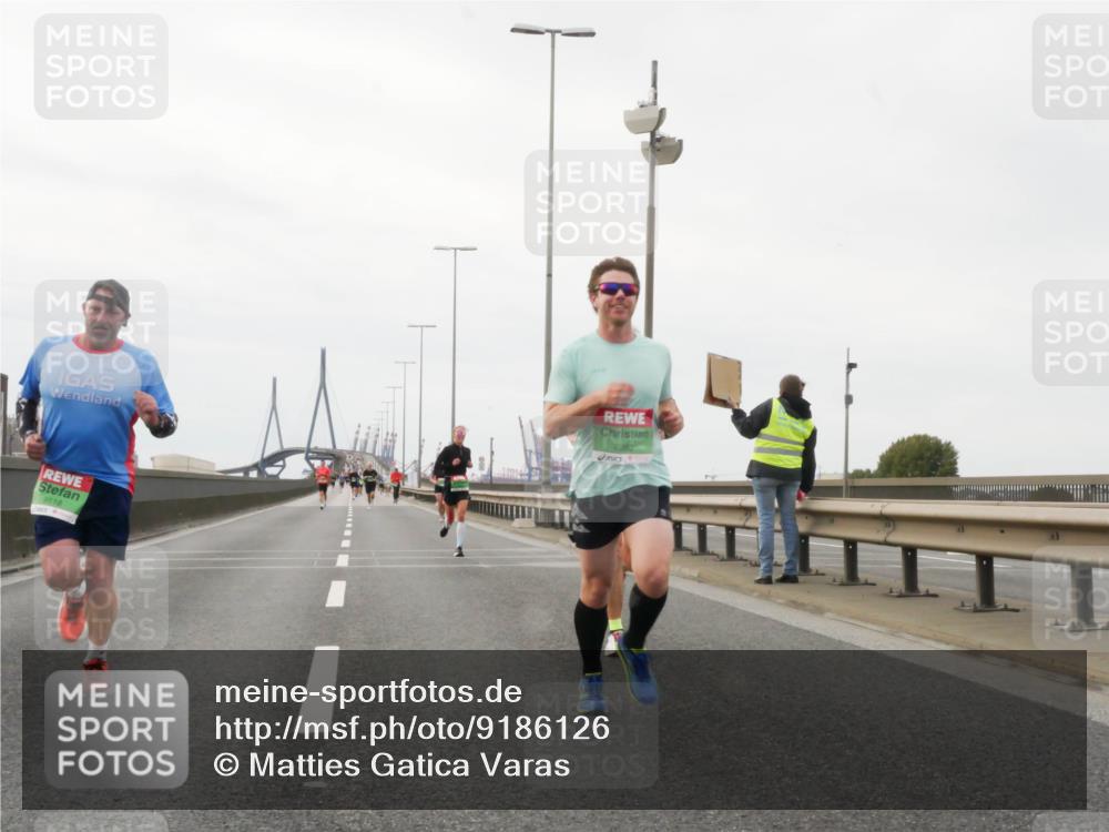 03.10.2025 - Köhlbrandbrückenlauf Matties Gatica Varas http://msf.ph/oto/9186126 03.10.2025 15:45:01 Position 3 7083, 9118 meine-sportfotos.de