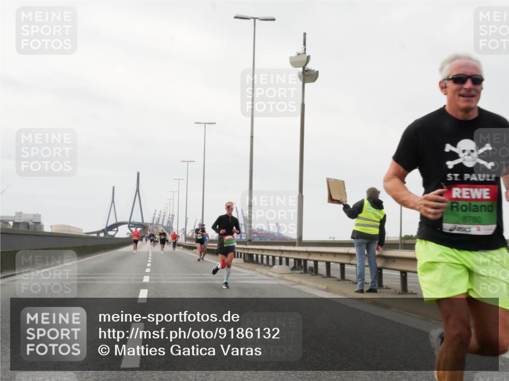 03.10.2025 - Köhlbrandbrückenlauf Matties Gatica Varas http://msf.ph/oto/9186132 03.10.2025 15:45:02 Position 3 8780 meine-sportfotos.de