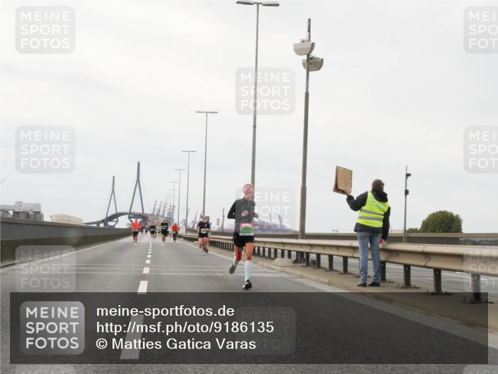 03.10.2025 - Köhlbrandbrückenlauf Matties Gatica Varas http://msf.ph/oto/9186135 03.10.2025 15:45:02 Position 3  meine-sportfotos.de