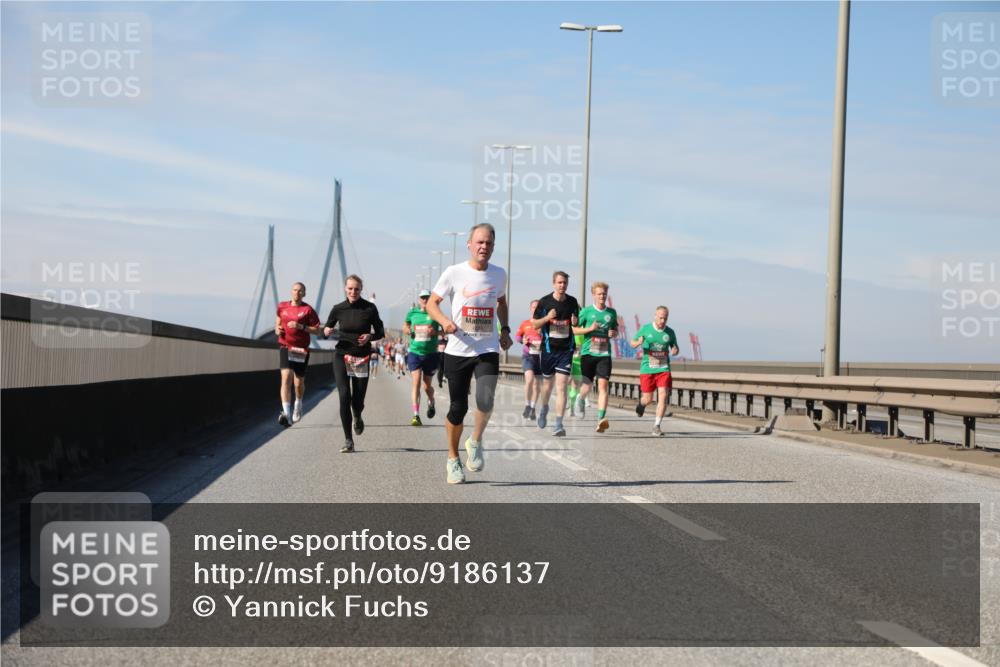 03.10.2025 - Köhlbrandbrückenlauf Yannick Fuchs http://msf.ph/oto/9186137 03.10.2025 11:44:12 Position 3  meine-sportfotos.de