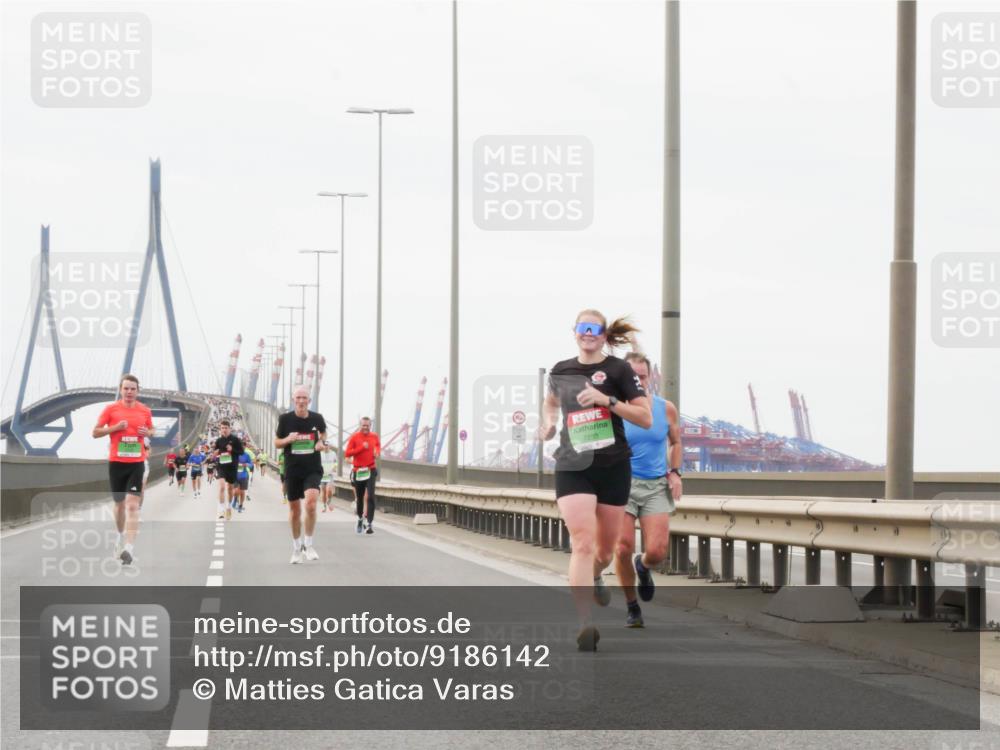03.10.2025 - Köhlbrandbrückenlauf Matties Gatica Varas http://msf.ph/oto/9186142 03.10.2025 15:45:07 Position 3  meine-sportfotos.de