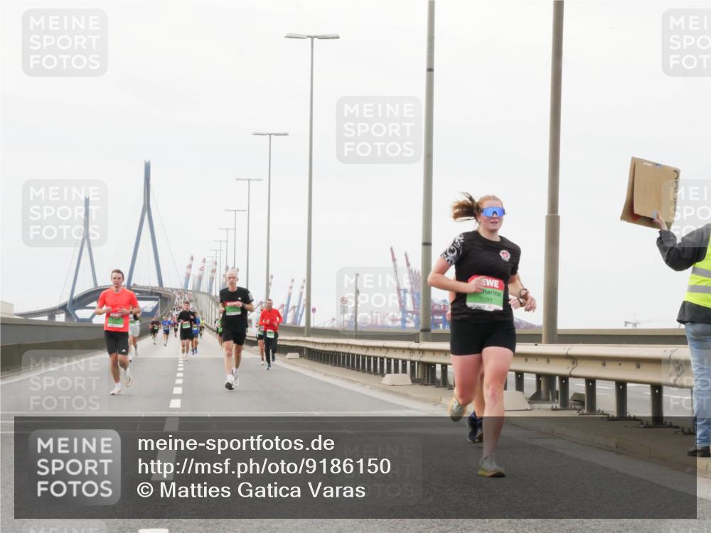 03.10.2025 - Köhlbrandbrückenlauf Matties Gatica Varas http://msf.ph/oto/9186150 03.10.2025 15:45:09 Position 3 7233 meine-sportfotos.de