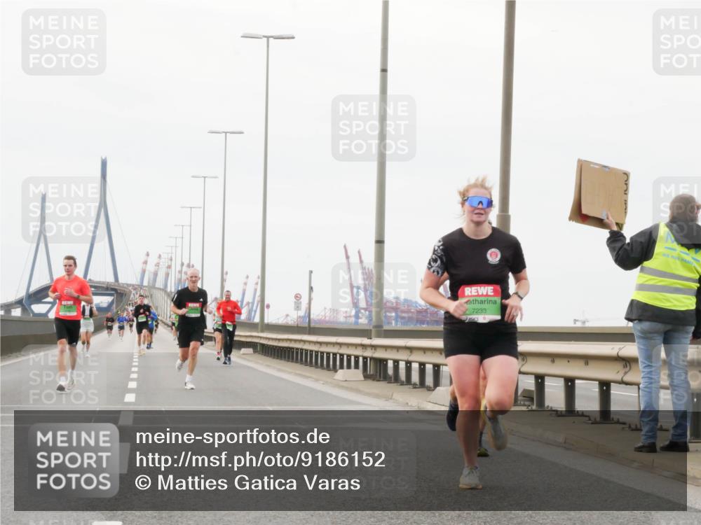 03.10.2025 - Köhlbrandbrückenlauf Matties Gatica Varas http://msf.ph/oto/9186152 03.10.2025 15:45:10 Position 3 7233 meine-sportfotos.de