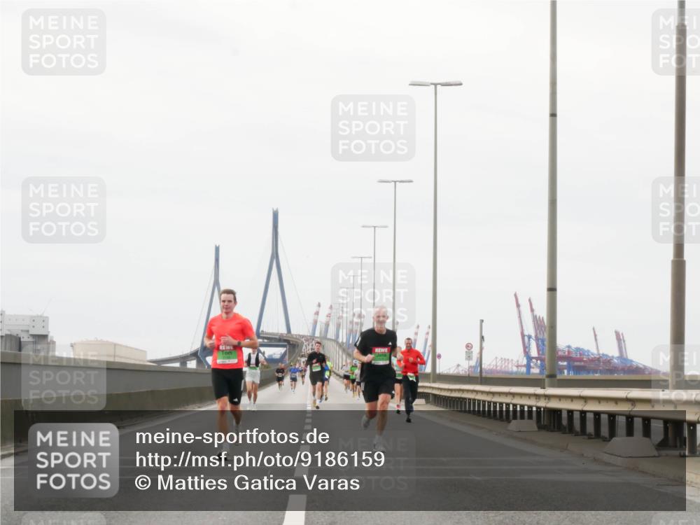 03.10.2025 - Köhlbrandbrückenlauf Matties Gatica Varas http://msf.ph/oto/9186159 03.10.2025 15:45:11 Position 3  meine-sportfotos.de