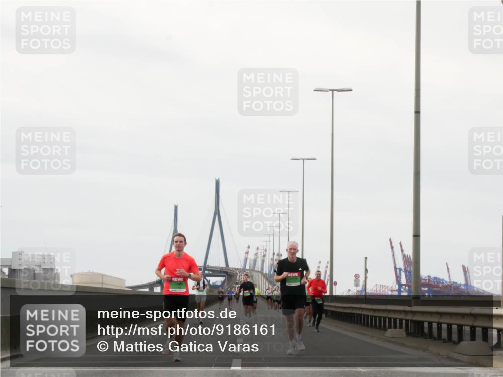 03.10.2025 - Köhlbrandbrückenlauf Matties Gatica Varas http://msf.ph/oto/9186161 03.10.2025 15:45:12 Position 3  meine-sportfotos.de