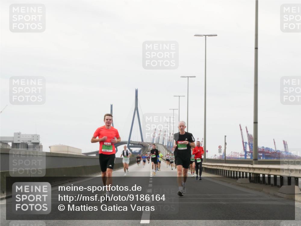 03.10.2025 - Köhlbrandbrückenlauf Matties Gatica Varas http://msf.ph/oto/9186164 03.10.2025 15:45:12 Position 3  meine-sportfotos.de
