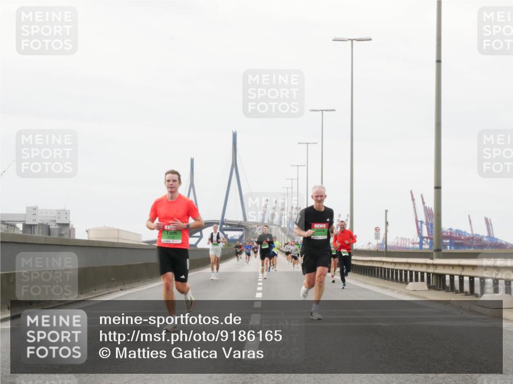 03.10.2025 - Köhlbrandbrückenlauf Matties Gatica Varas http://msf.ph/oto/9186165 03.10.2025 15:45:13 Position 3 7185 meine-sportfotos.de