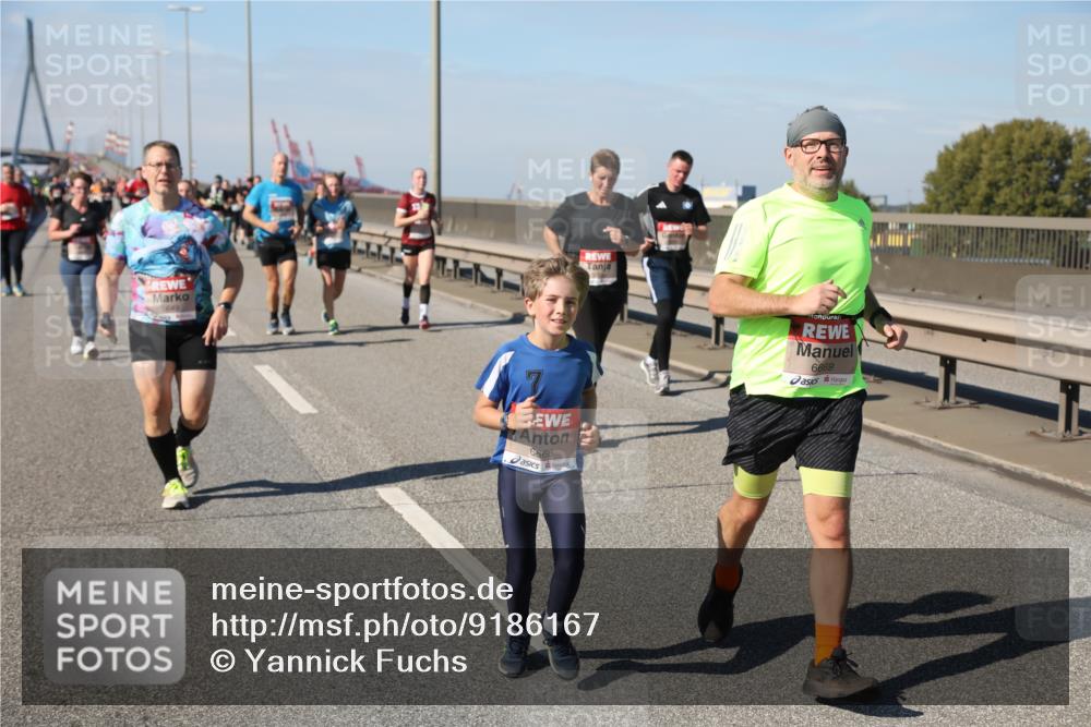 03.10.2025 - Köhlbrandbrückenlauf Yannick Fuchs http://msf.ph/oto/9186167 03.10.2025 12:05:23 Position 3 6668, 6669 meine-sportfotos.de