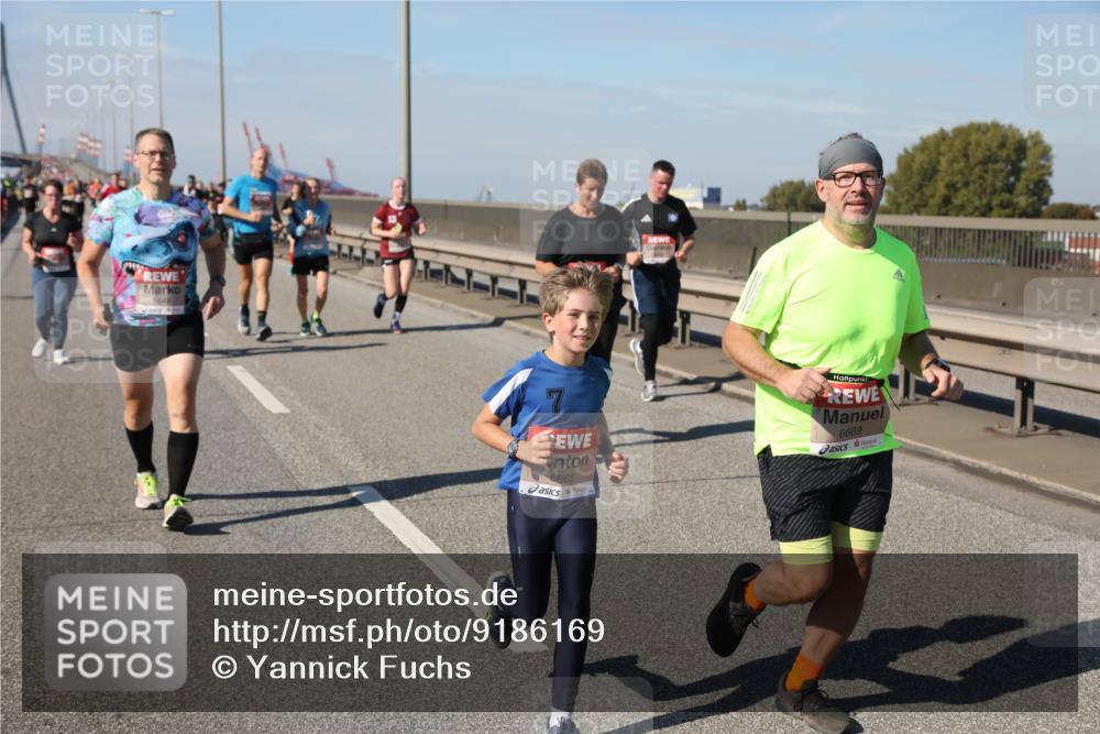 03.10.2025 - Köhlbrandbrückenlauf Yannick Fuchs http://msf.ph/oto/9186169 03.10.2025 12:05:24 Position 3 6668, 6669 meine-sportfotos.de