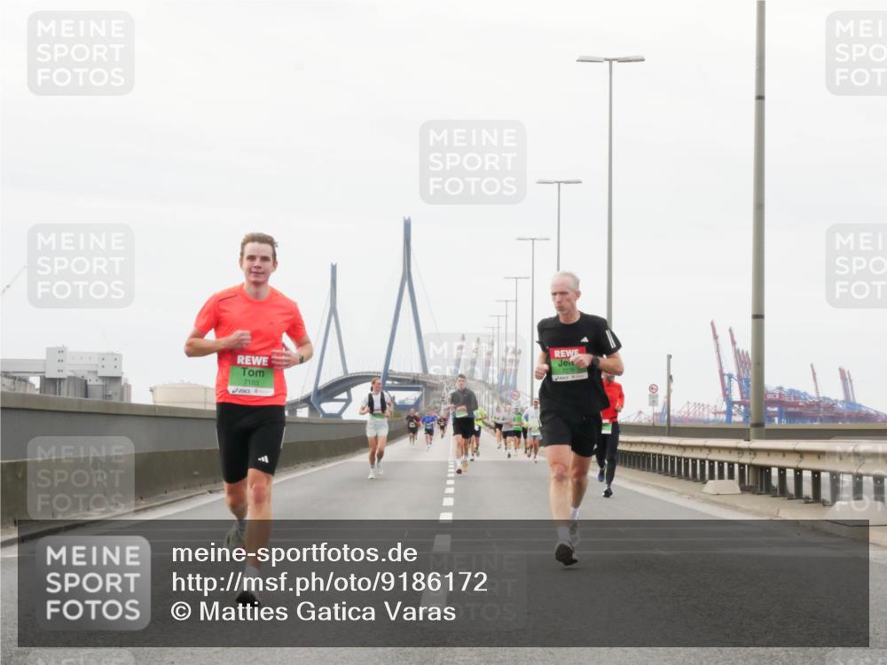 03.10.2025 - Köhlbrandbrückenlauf Matties Gatica Varas http://msf.ph/oto/9186172 03.10.2025 15:45:14 Position 3 7185 meine-sportfotos.de