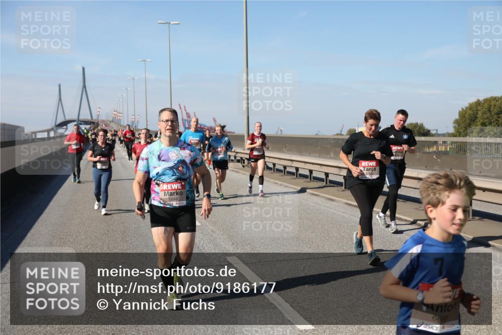 03.10.2025 - Köhlbrandbrückenlauf Yannick Fuchs http://msf.ph/oto/9186177 03.10.2025 12:05:24 Position 3 5649, 6668 meine-sportfotos.de