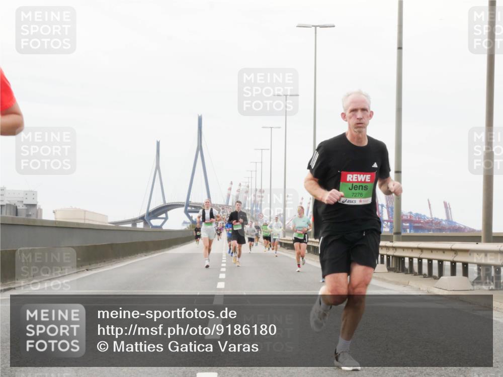 03.10.2025 - Köhlbrandbrückenlauf Matties Gatica Varas http://msf.ph/oto/9186180 03.10.2025 15:45:16 Position 3 7276 meine-sportfotos.de