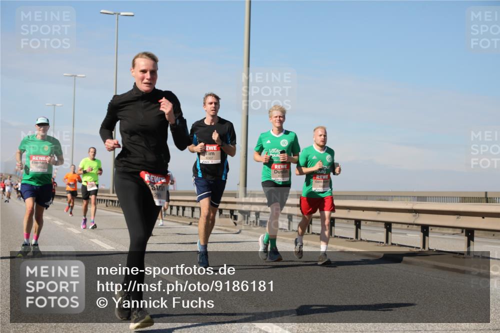 03.10.2025 - Köhlbrandbrückenlauf Yannick Fuchs http://msf.ph/oto/9186181 03.10.2025 11:44:15 Position 3 6666, 299, 6307 meine-sportfotos.de