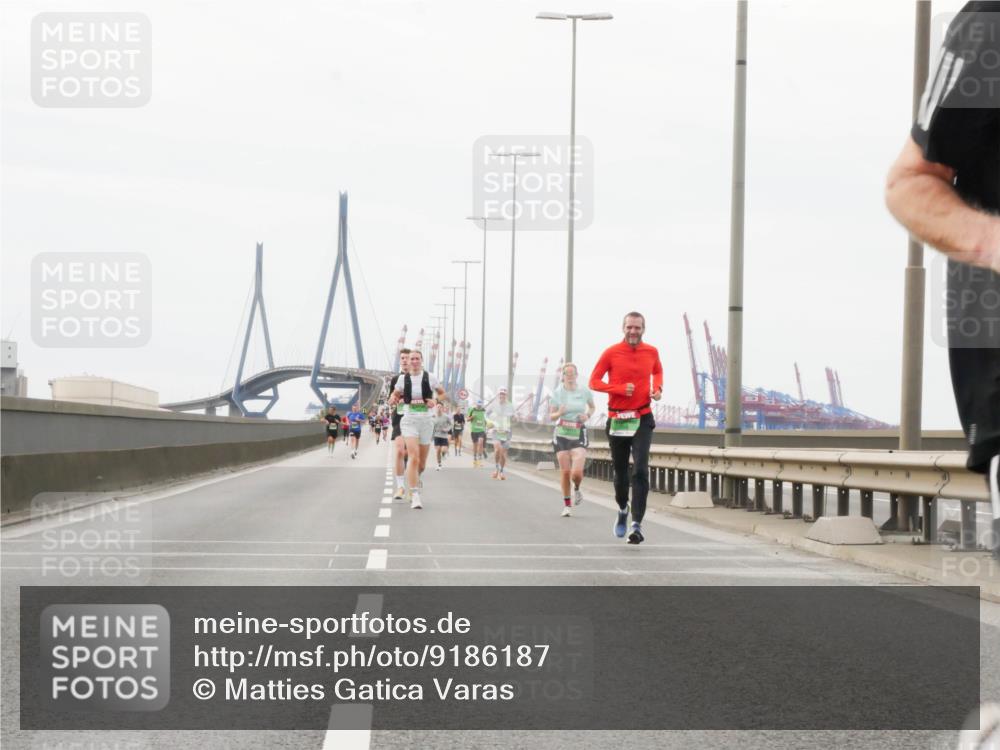 03.10.2025 - Köhlbrandbrückenlauf Matties Gatica Varas http://msf.ph/oto/9186187 03.10.2025 15:45:17 Position 3  meine-sportfotos.de