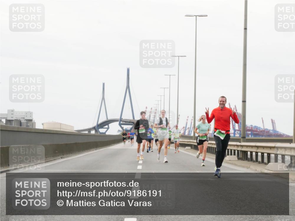 03.10.2025 - Köhlbrandbrückenlauf Matties Gatica Varas http://msf.ph/oto/9186191 03.10.2025 15:45:18 Position 3  meine-sportfotos.de