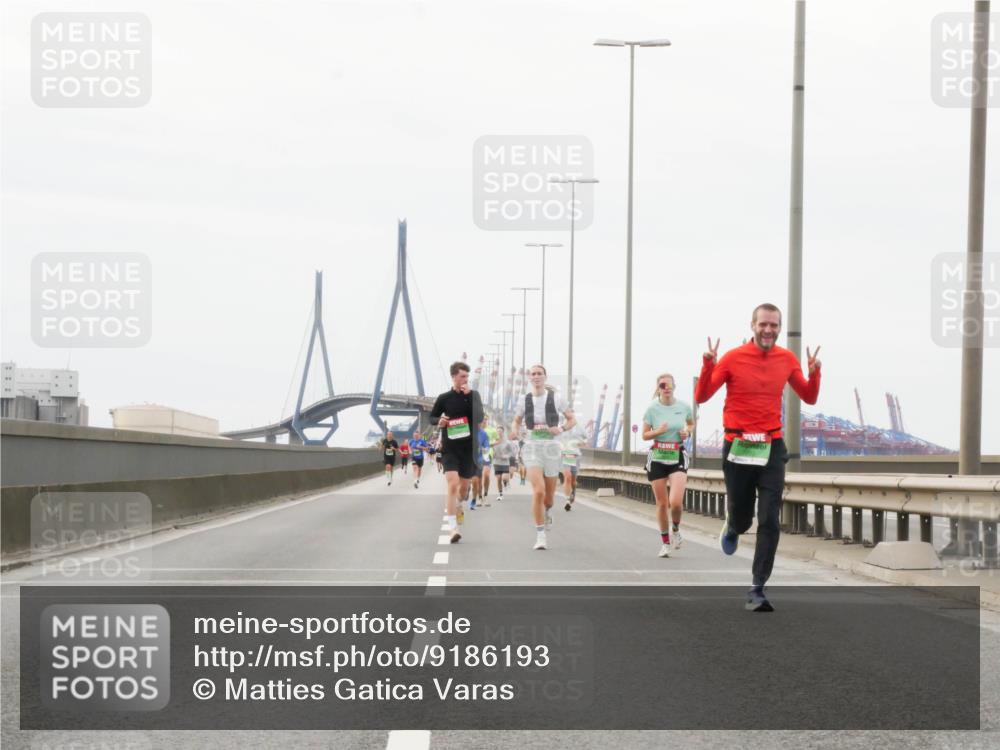 03.10.2025 - Köhlbrandbrückenlauf Matties Gatica Varas http://msf.ph/oto/9186193 03.10.2025 15:45:19 Position 3  meine-sportfotos.de