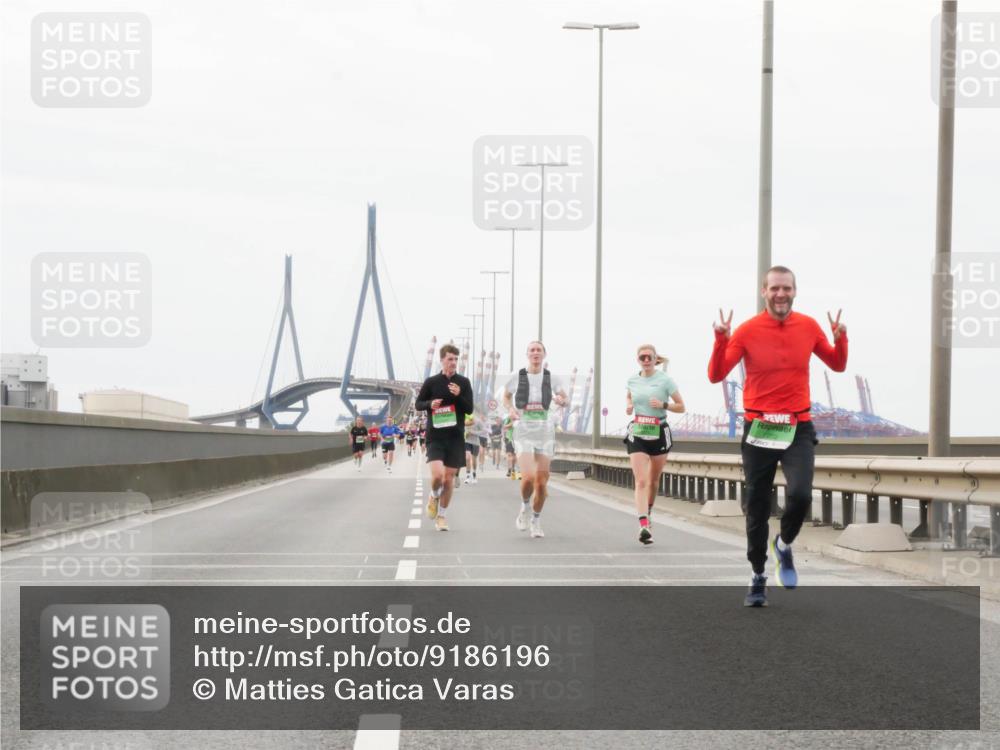 03.10.2025 - Köhlbrandbrückenlauf Matties Gatica Varas http://msf.ph/oto/9186196 03.10.2025 15:45:19 Position 3  meine-sportfotos.de