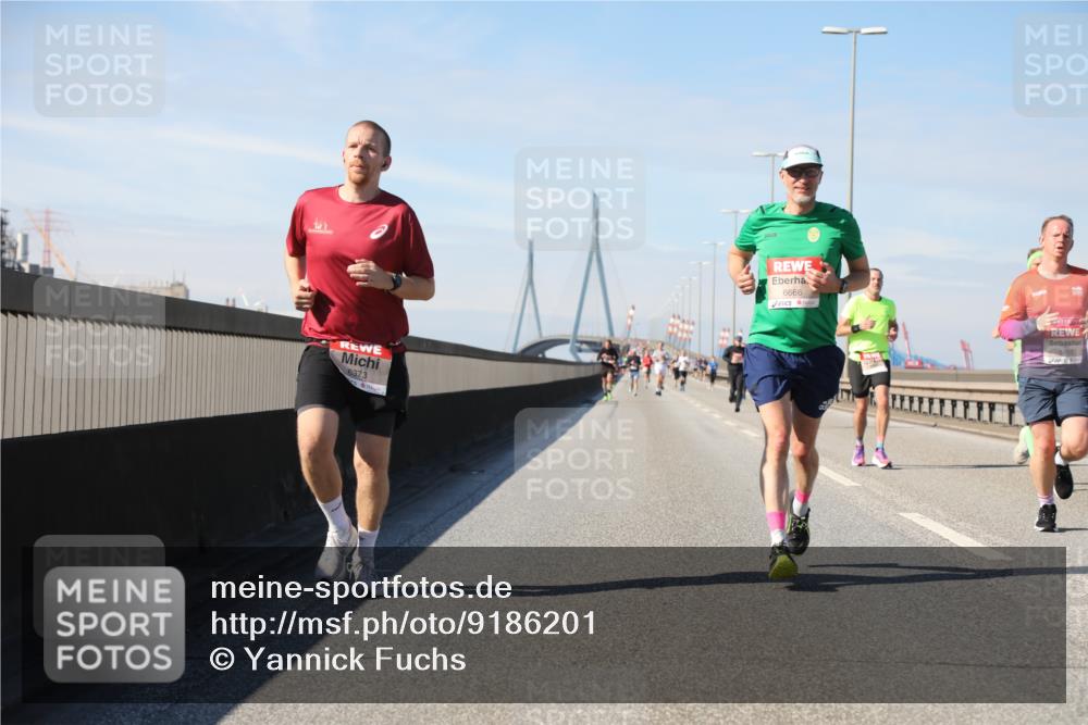 03.10.2025 - Köhlbrandbrückenlauf Yannick Fuchs http://msf.ph/oto/9186201 03.10.2025 11:44:17 Position 3 6373, 6666, 5955 meine-sportfotos.de