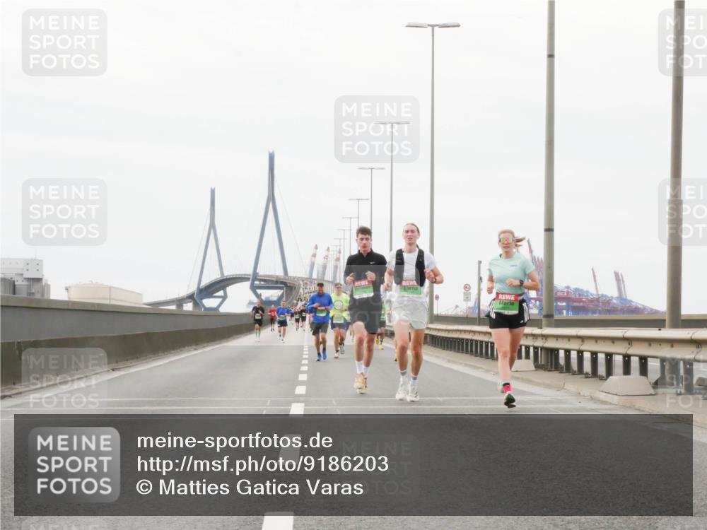 03.10.2025 - Köhlbrandbrückenlauf Matties Gatica Varas http://msf.ph/oto/9186203 03.10.2025 15:45:21 Position 3  meine-sportfotos.de