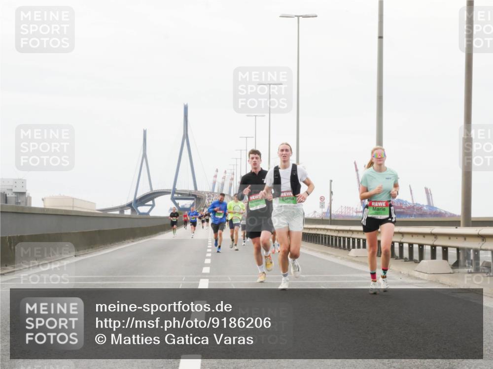 03.10.2025 - Köhlbrandbrückenlauf Matties Gatica Varas http://msf.ph/oto/9186206 03.10.2025 15:45:22 Position 3  meine-sportfotos.de