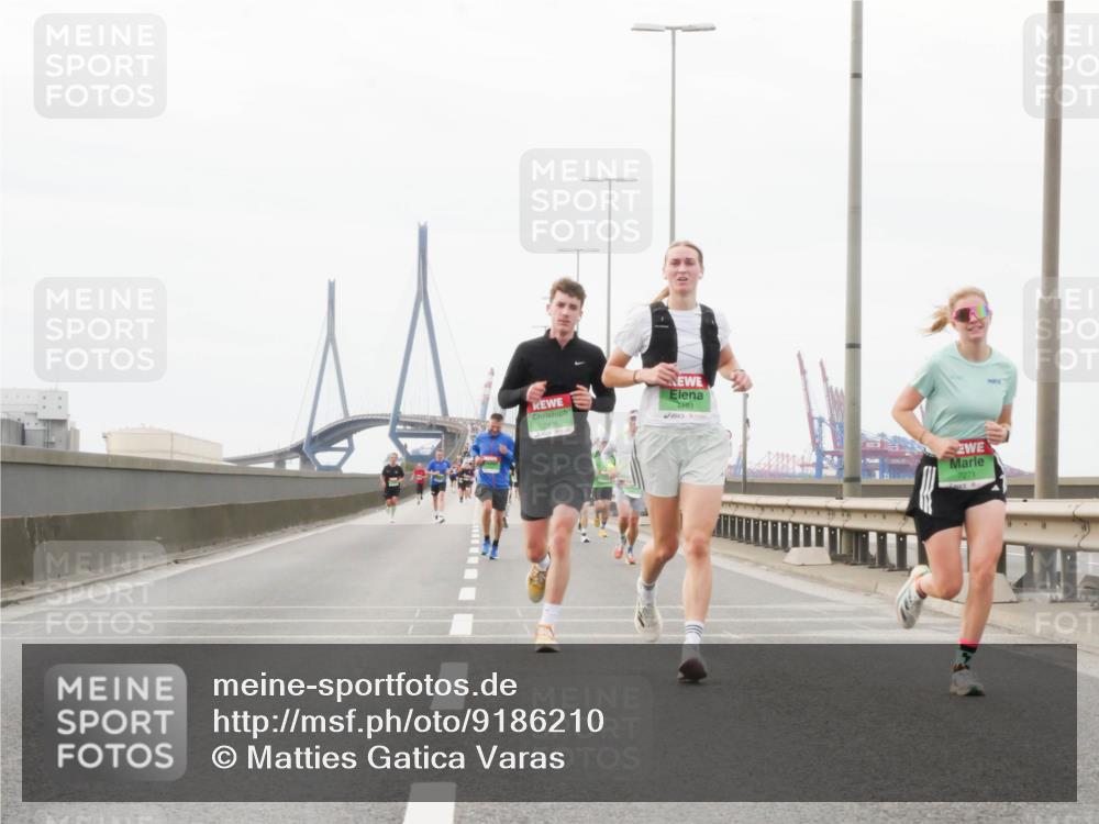 03.10.2025 - Köhlbrandbrückenlauf Matties Gatica Varas http://msf.ph/oto/9186210 03.10.2025 15:45:23 Position 3 7496, 7193, 7271 meine-sportfotos.de