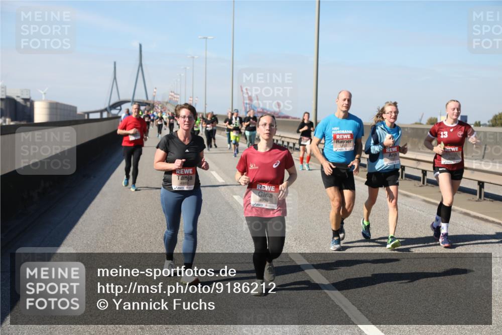 03.10.2025 - Köhlbrandbrückenlauf Yannick Fuchs http://msf.ph/oto/9186212 03.10.2025 12:05:27 Position 3 4989, 4939, 6602 meine-sportfotos.de