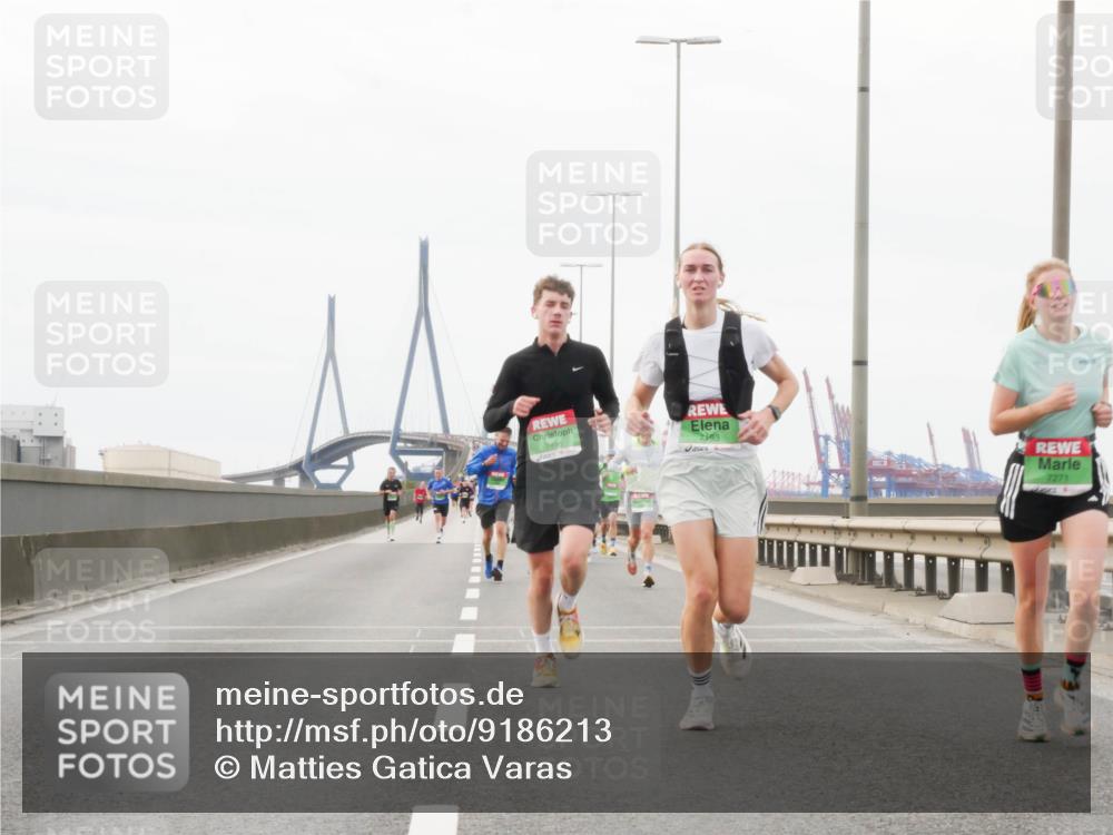 03.10.2025 - Köhlbrandbrückenlauf Matties Gatica Varas http://msf.ph/oto/9186213 03.10.2025 15:45:23 Position 3 7496, 7393, 7271 meine-sportfotos.de