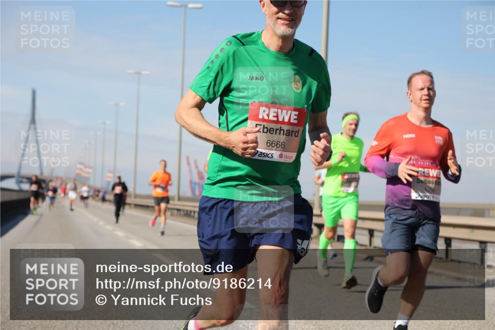 03.10.2025 - Köhlbrandbrückenlauf Yannick Fuchs http://msf.ph/oto/9186214 03.10.2025 11:44:18 Position 3 6666, 42, 191, 5055 meine-sportfotos.de
