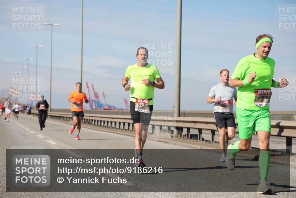 03.10.2025 - Köhlbrandbrückenlauf Yannick Fuchs http://msf.ph/oto/9186216 03.10.2025 11:44:19 Position 3 6364, 4215, 4270 meine-sportfotos.de