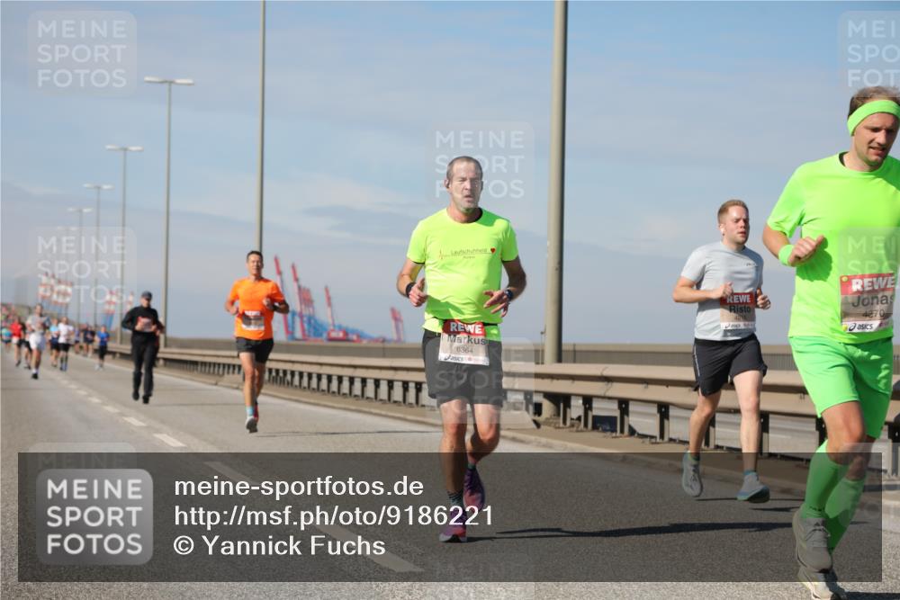 03.10.2025 - Köhlbrandbrückenlauf Yannick Fuchs http://msf.ph/oto/9186221 03.10.2025 11:44:19 Position 3 6364, 4215, 4270 meine-sportfotos.de