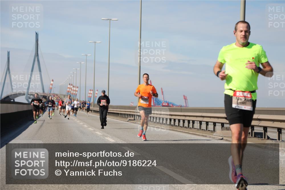 03.10.2025 - Köhlbrandbrückenlauf Yannick Fuchs http://msf.ph/oto/9186224 03.10.2025 11:44:19 Position 3 6964 meine-sportfotos.de