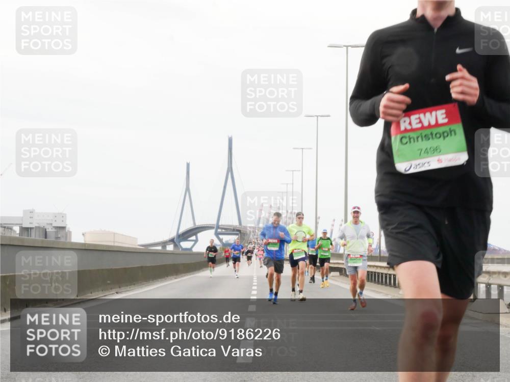 03.10.2025 - Köhlbrandbrückenlauf Matties Gatica Varas http://msf.ph/oto/9186226 03.10.2025 15:45:26 Position 3 7496 meine-sportfotos.de
