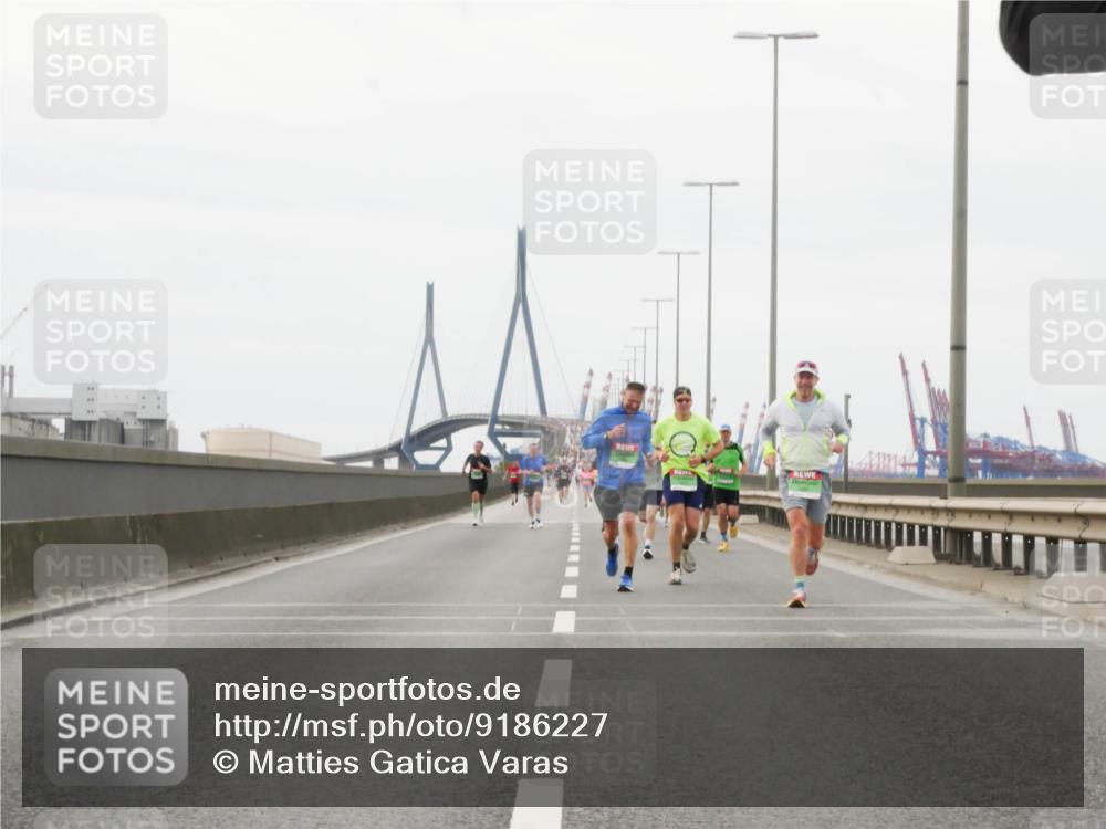 03.10.2025 - Köhlbrandbrückenlauf Matties Gatica Varas http://msf.ph/oto/9186227 03.10.2025 15:45:26 Position 3  meine-sportfotos.de