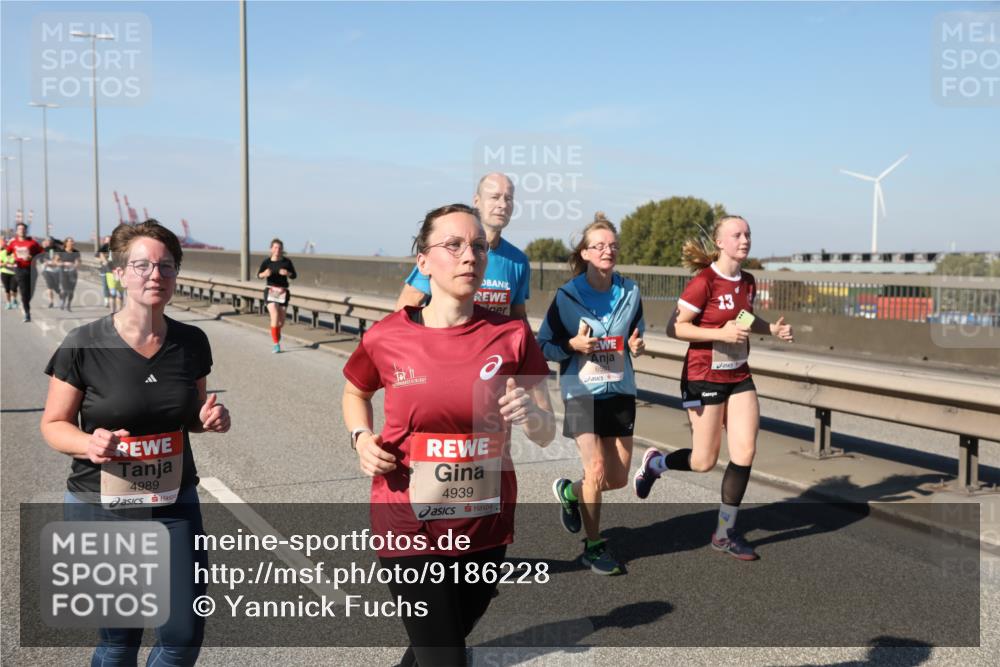 03.10.2025 - Köhlbrandbrückenlauf Yannick Fuchs http://msf.ph/oto/9186228 03.10.2025 12:05:28 Position 3 4989, 6501, 4939 meine-sportfotos.de