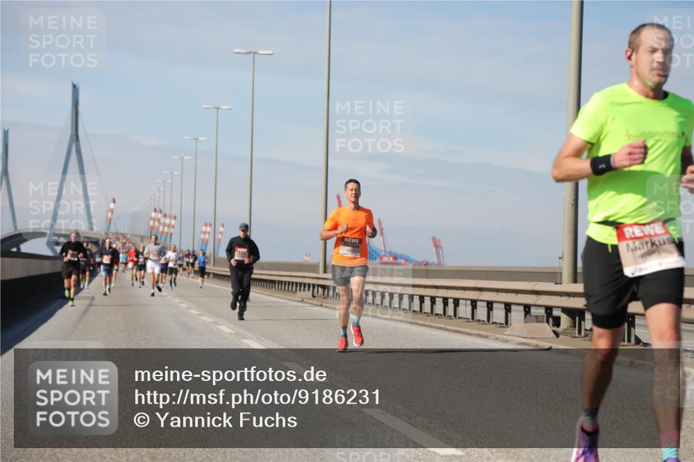 03.10.2025 - Köhlbrandbrückenlauf Yannick Fuchs http://msf.ph/oto/9186231 03.10.2025 11:44:20 Position 3  meine-sportfotos.de